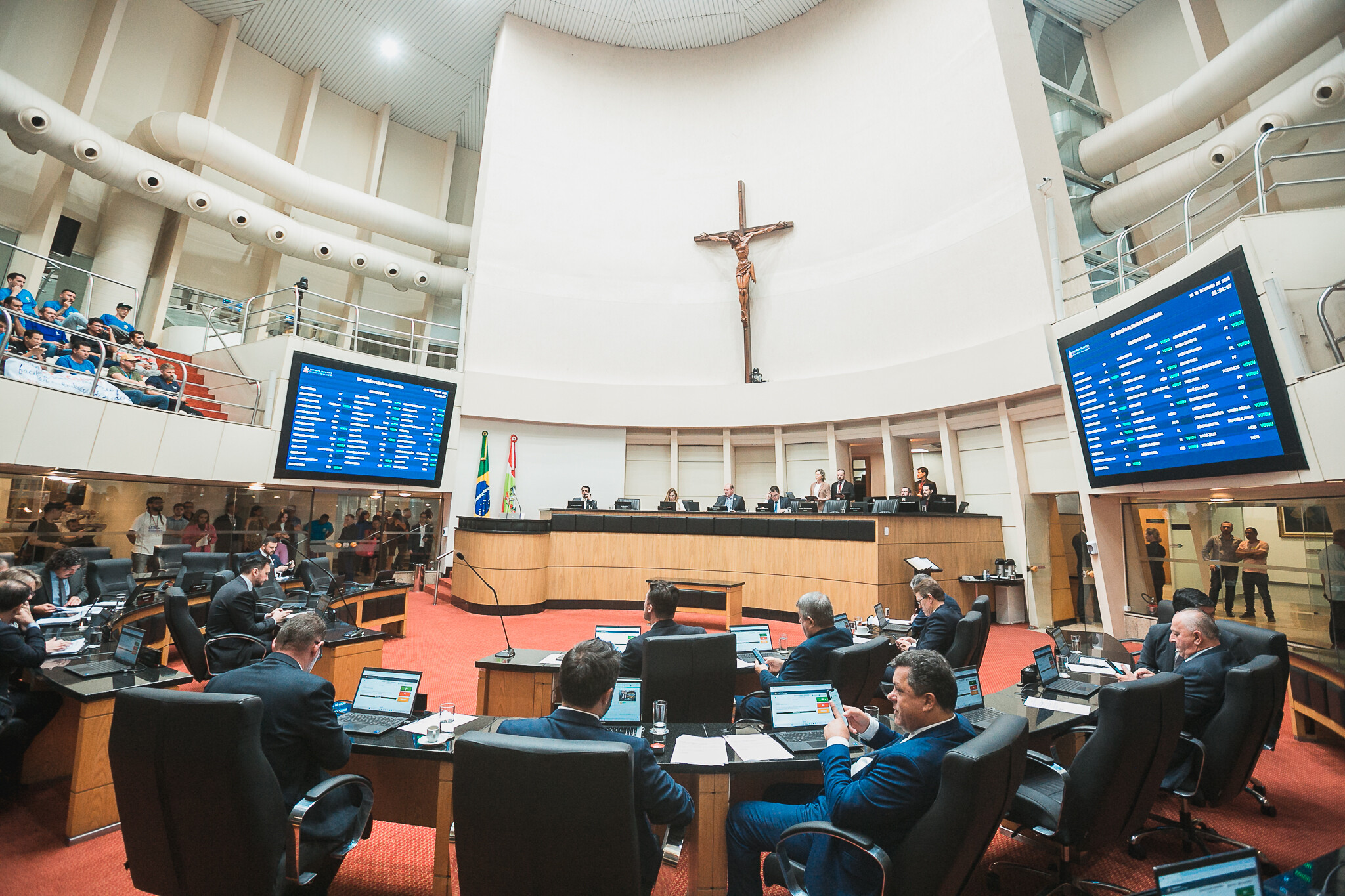 Plenário da Alesc, na manhã desta quinta-feira (14)