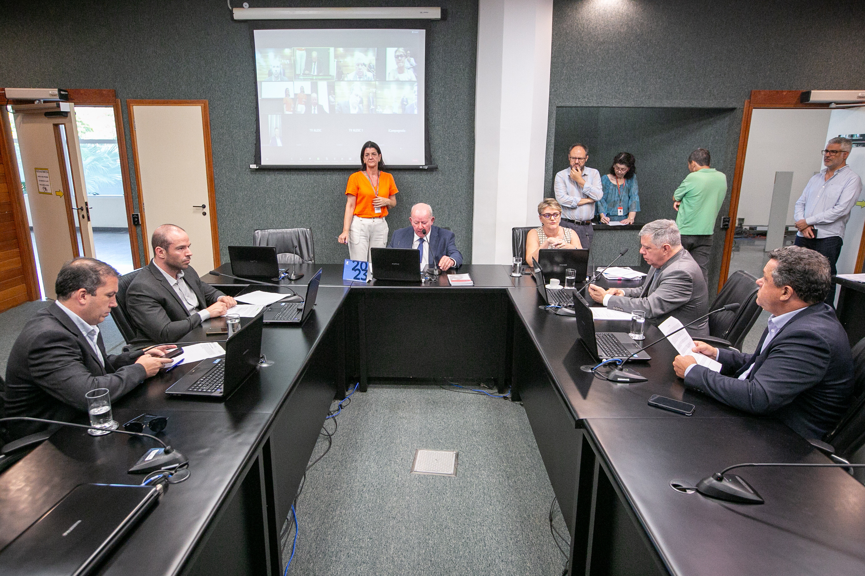 Projeto de incentivo às cooperativas de energia segue para votação em plenário