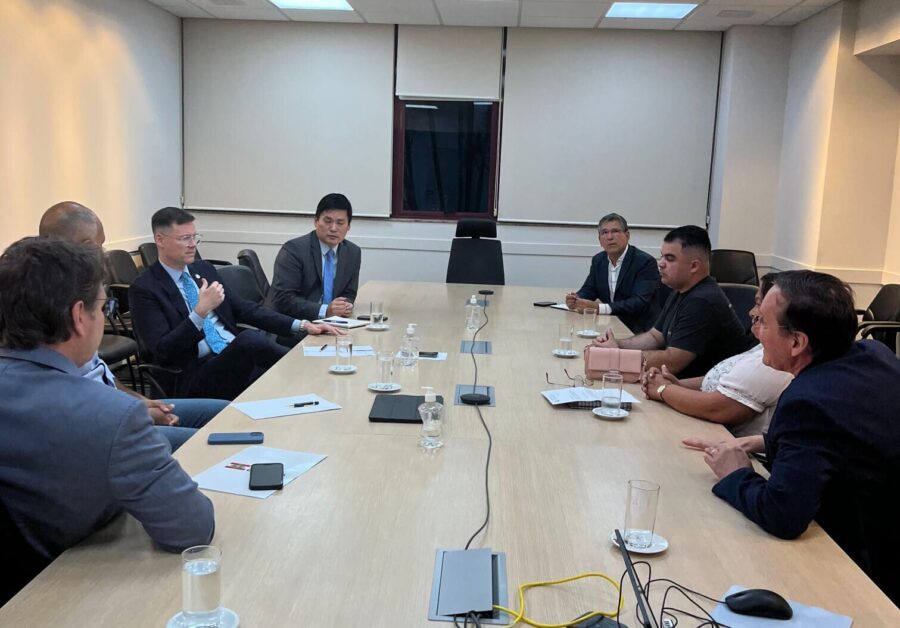 Deputado Miotto e setor da macroalga em reunião com secretários de Estado FOTO: Ascom deputado Jair Miotto