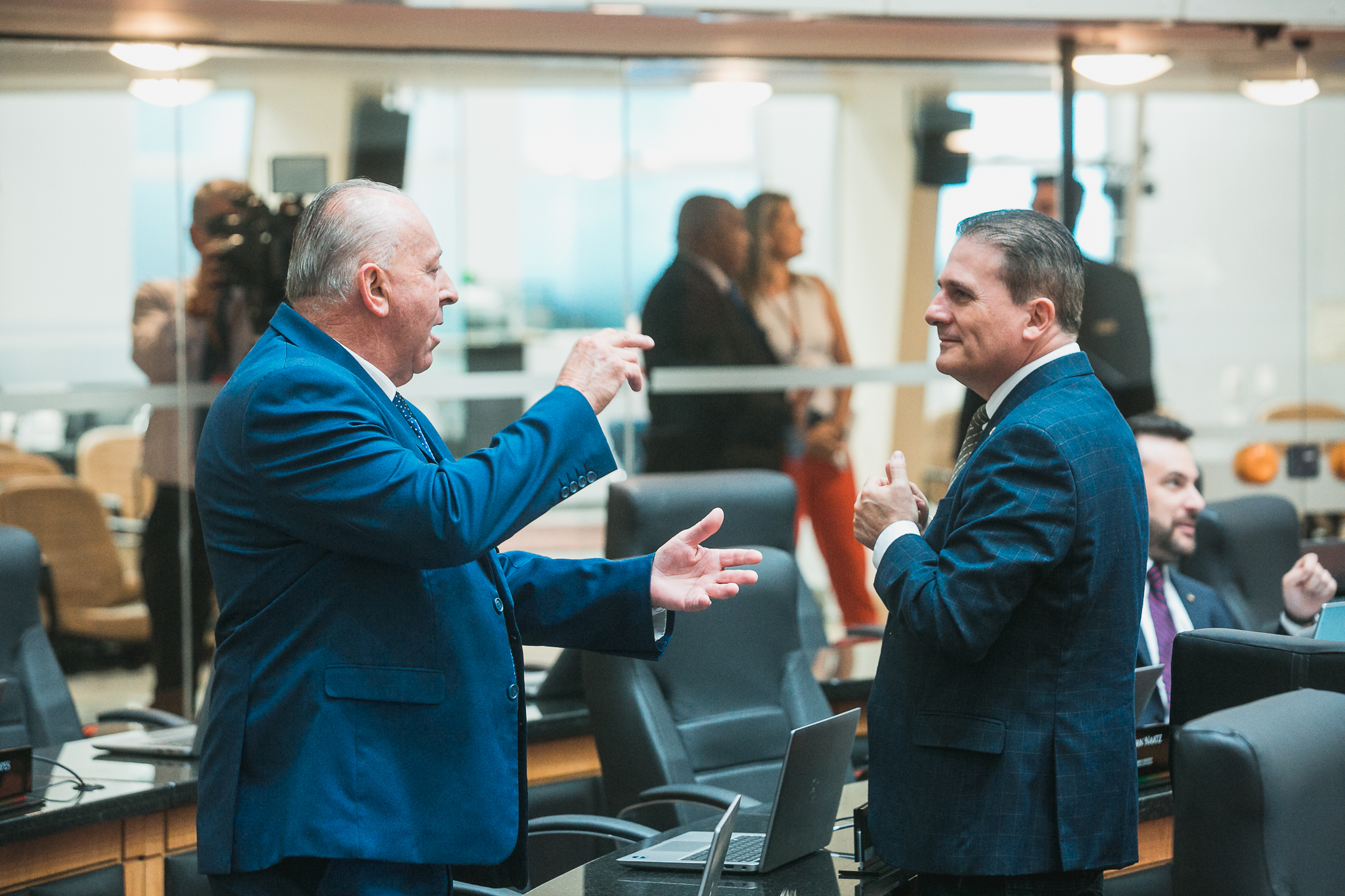 - Deputado Oscar Gutz (PL) 	 - Deputado Altair Silva (PP)