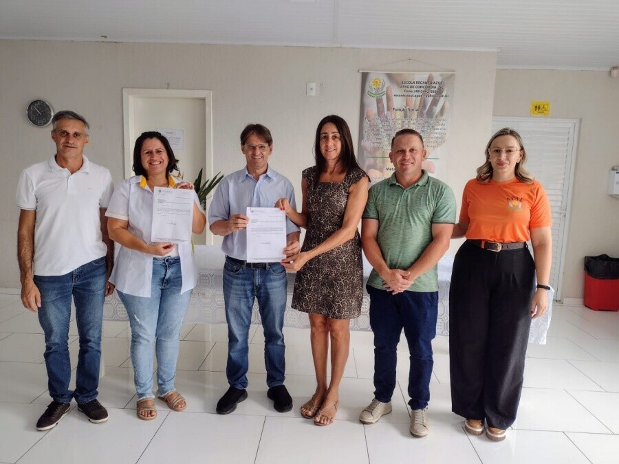 Deputado Neodi Saretta e diretores da entidade