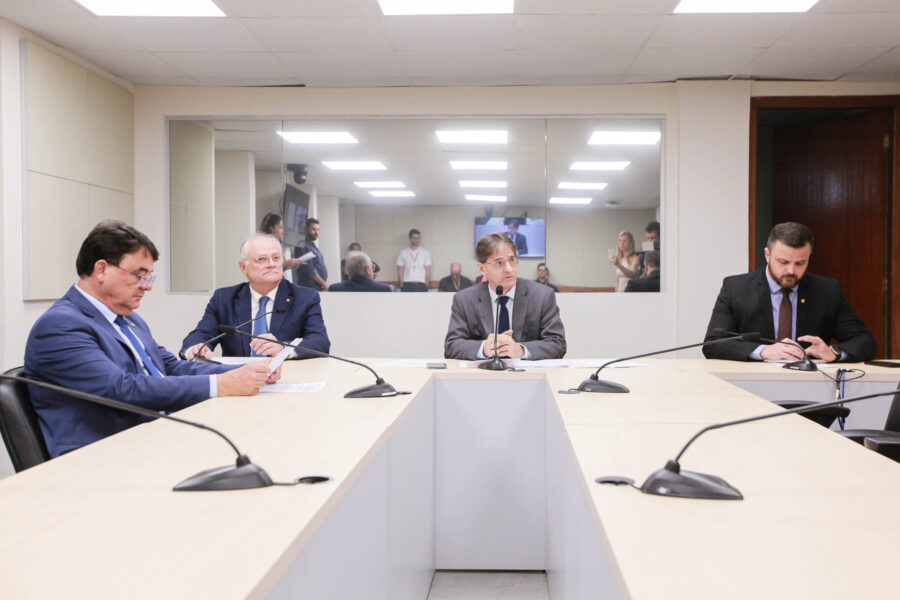 Colegiado também aprovou dois Projetos de Lei na reunião desta quarta-feira (21).
