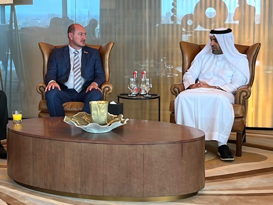 Mauro de Nadal (MDB) foi recebido pelo presidente da Câmara de Comércio de Dubai, Mohammad Ali Rashed Lootah. Foto: Adriano Piekas