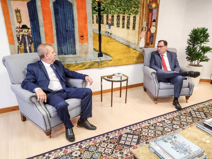 Deputado Maurício Eskudlark (PL) e o presidente do Tribunal de Justiça, des. Francisco José Rodrigues de Oliveira Neto. Foto: Assessoria de Imprensa