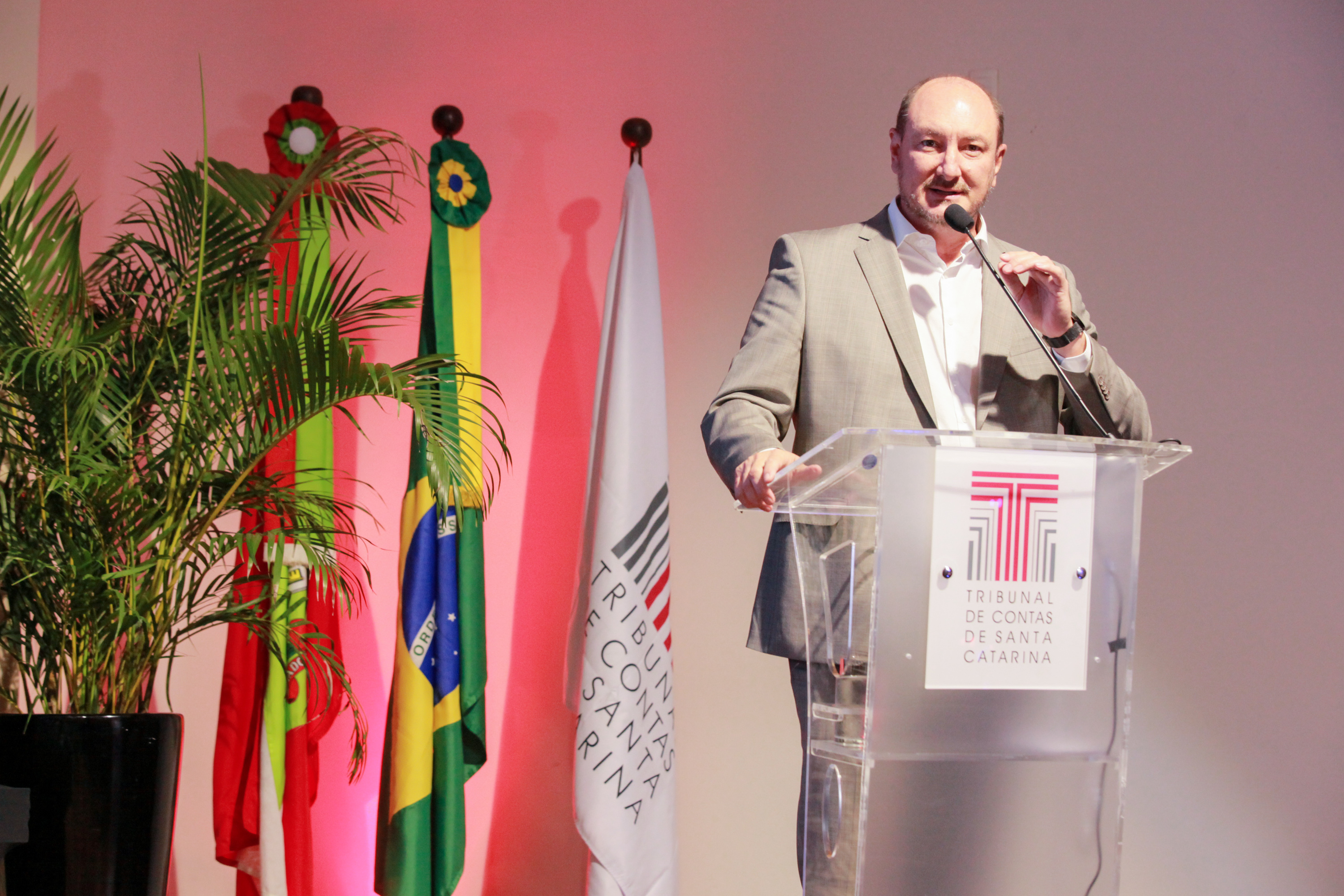 Presidente Mauro de Nadal palestra no Seminário de Gestão do Esgotamento Sanitário