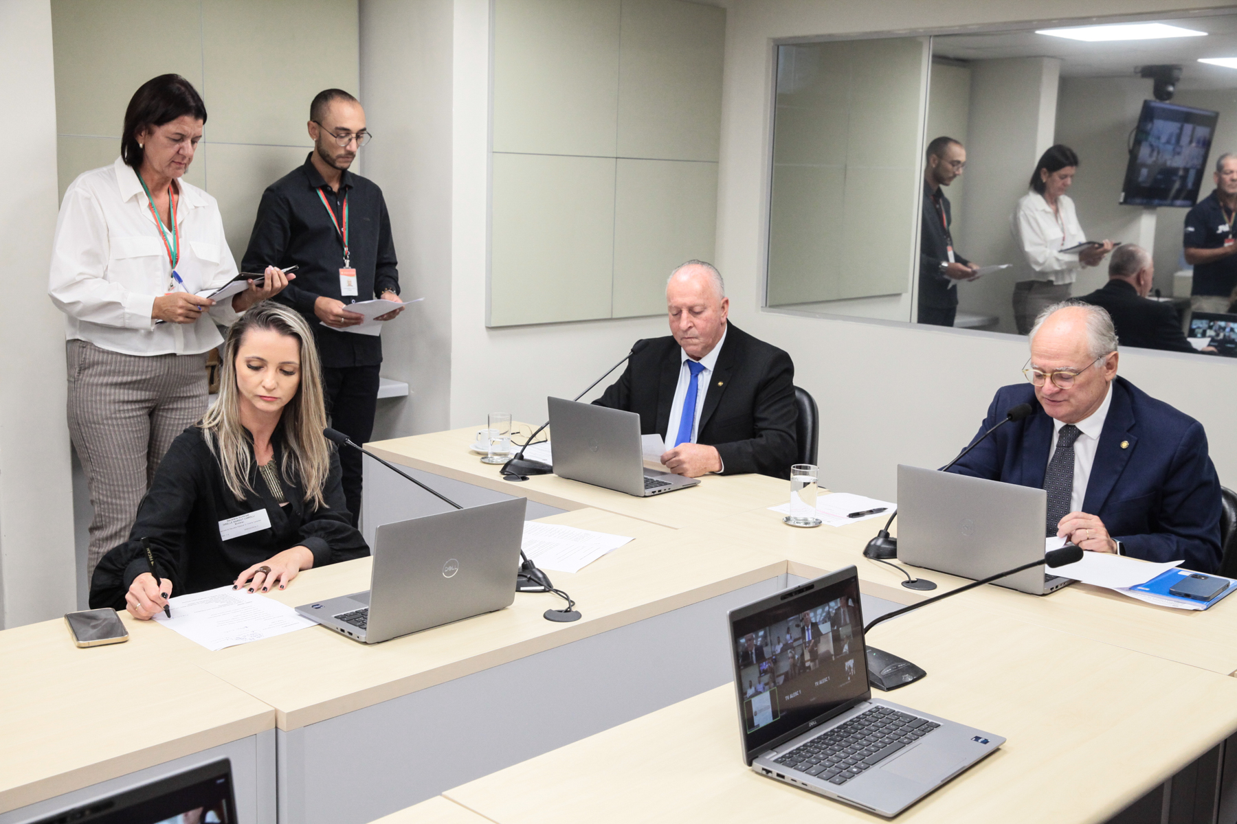 Giselle Chirolli-Vereadora de Blumenau  - Deputado Oscar Gutz (PL) 	 - Deputado Dr. Vicente Caropreso (PSDB)