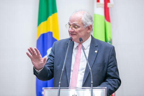 Deputado cobra obras de ampliação e reforma de escolas em Guaramirim e Massaranduba