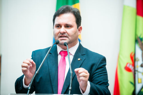 Operadora de plano de saúde é denunciada por Sérgio Guimarães por não cumprir Lei do Autista
