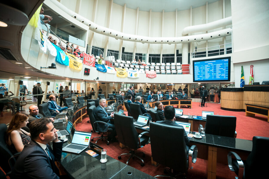Votação do projeto que concede o reajuste de 6% foi aprovado nesta quarta-feira (20) pelos deputados