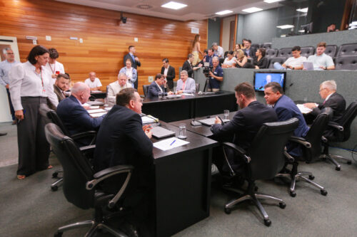 Finanças admite PL sobre redesignação sexual para menores de idade
