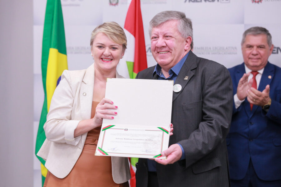 Deputada Luciane Carminatti e professor Antonio Waldimir Leopoldino da Silva