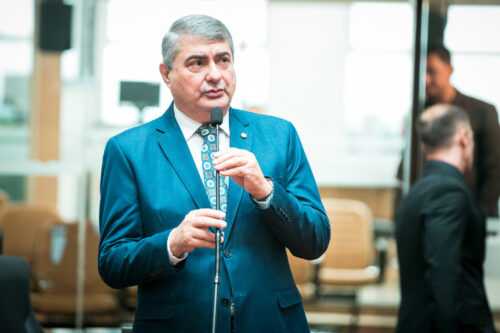 Alesc reconhece atuação de Flávio Brugnago