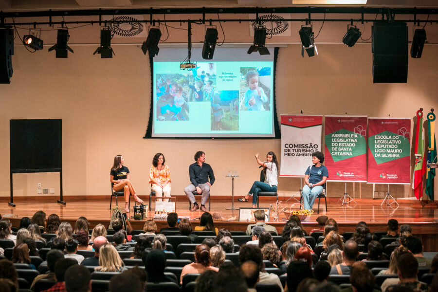 Seminário acontece no Auditório Antonieta de Barros.