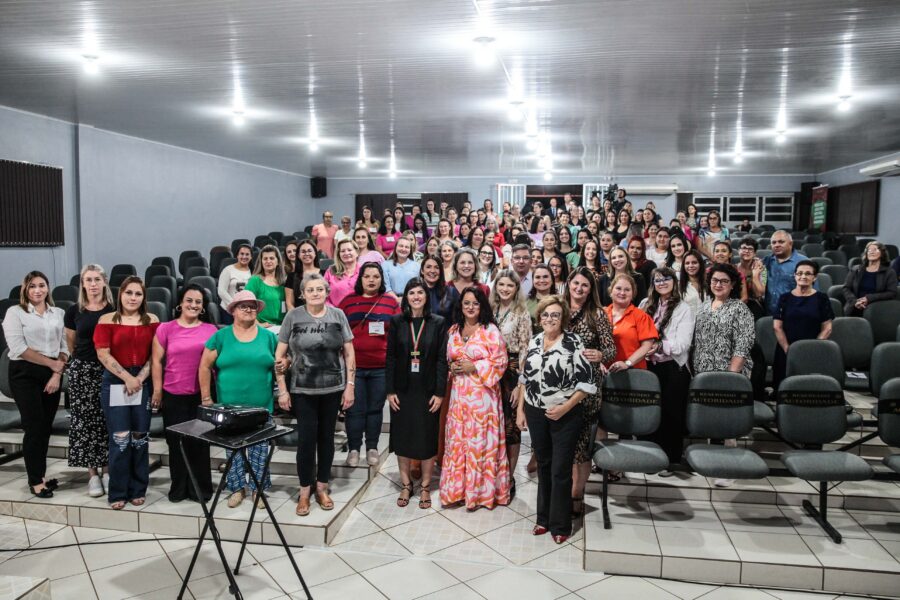 Mulheres de Monte Carlo participam de evento, promovido pela Comissão de Finanças, dentro da programação do Mês da Mulher.
