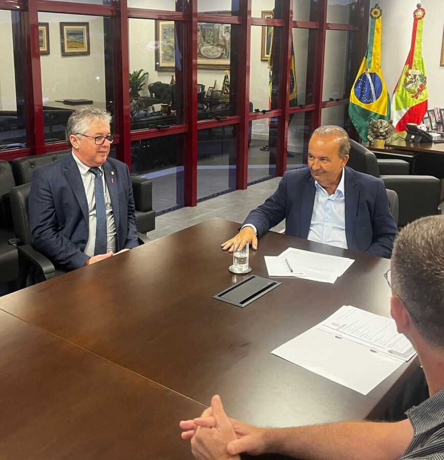 Deputado Tiago Zilli e governador Jorginho Mello em reunião com lideranças de Sombrio