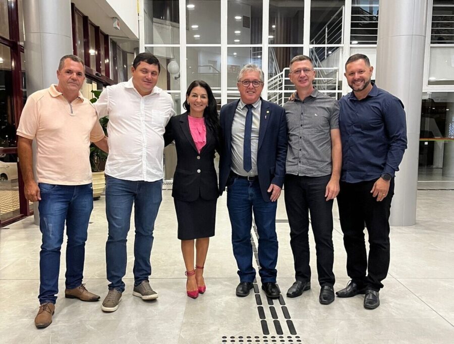 Deputado Tiago Zilli e lideranças de Sombrio