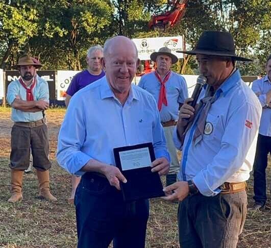 Deputado Marcos Vieira recebe a homenagem em Maravilha