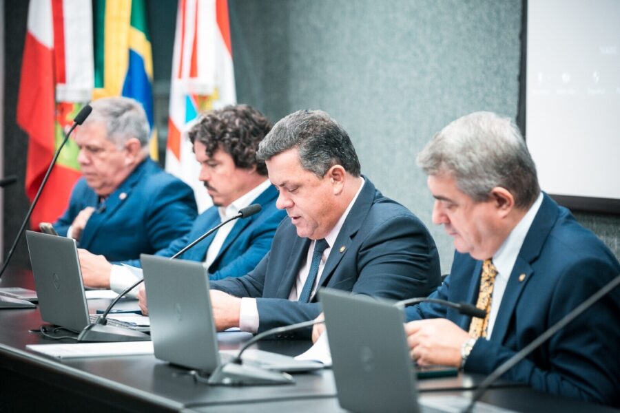 Deputado Ivan Naatz (PL) presidiu os trabalhos da Comissão Especial da Casan que investigou acidente no Reservatório R4.