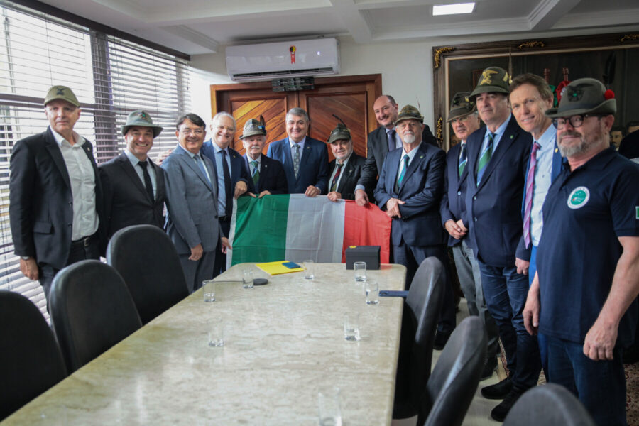 Parlamentares e integrantes da ANA