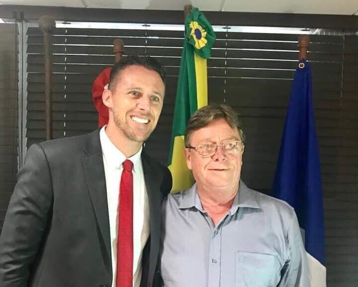 O deputado Fernando Krelling ao lado do pai, Nilton Krelling.FOTO: Redes Sociais