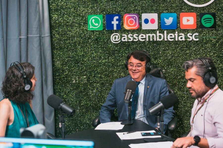 “Ordem do Dia” entrevista Maurício Peixer sobre farmácias 24h nas unidades de saúde