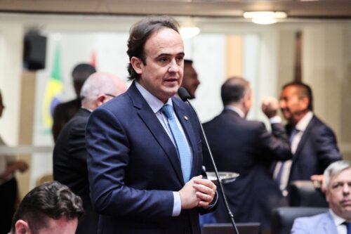 Avança projeto que garante profissional especializado para alunos autistas