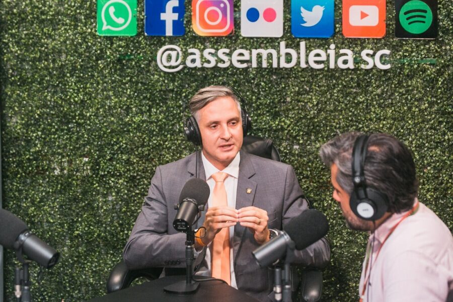Matheus Cadorin fala sobre projeto que limita aumento de impostos em SC