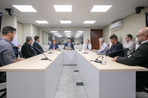Krelling e Comissão de Esportes recebem dirigentes do vôlei para debater falta de investimentos