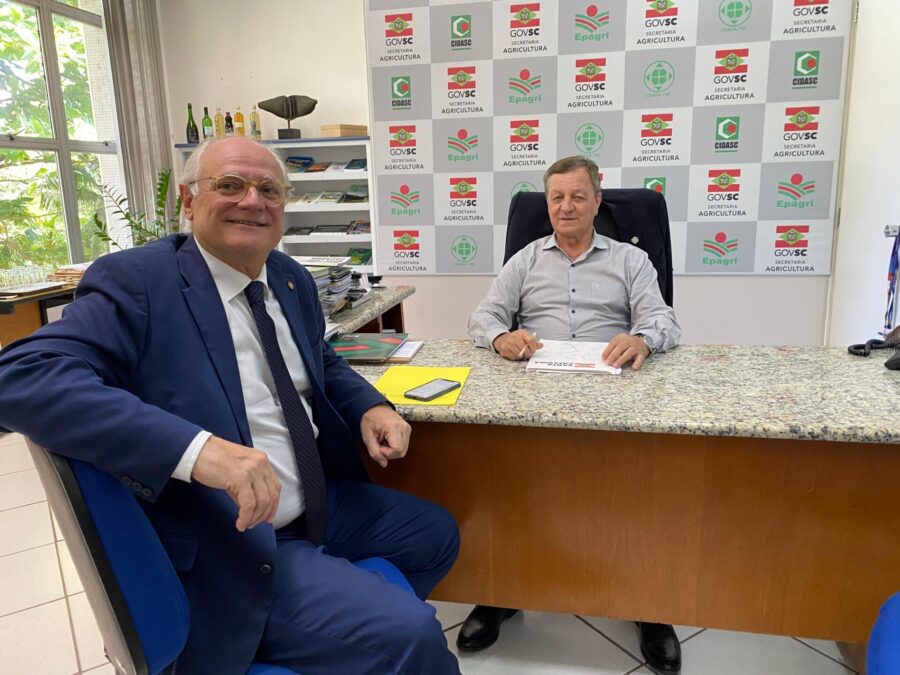 Deputado Dr. Vicente e o secretário de Estado da Agricultura, Valdir Colatto