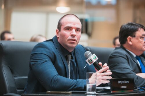 Projeto de lei para espaços religiosos em escolas públicas de SC é aprovado na CCJ