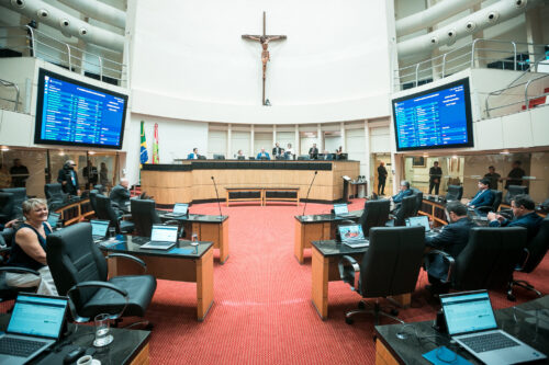 Plenário aprova admissibilidade de duas MPs e Dia da Consciência Negra