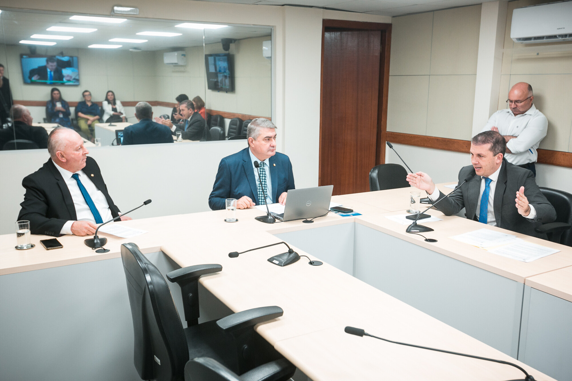 - Deputado Oscar Gutz (PL) 	
 - Deputado Antídio Lunelli (MDB) 	
 - Deputado Camilo Martins (Podemos)