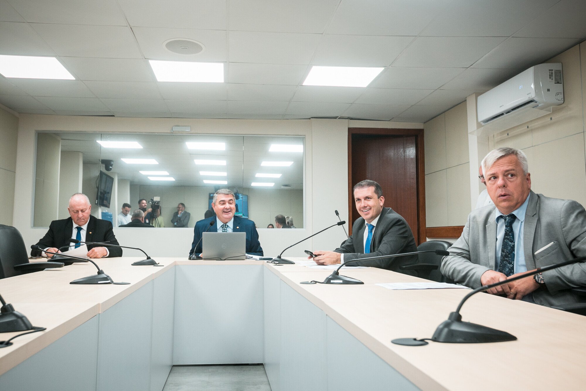 - Deputado Oscar Gutz (PL) 	
 - Deputado Antídio Lunelli (MDB) 	
 - Deputado Camilo Martins (Podemos) 	
 - Deputado Fabiano da Luz (PT)