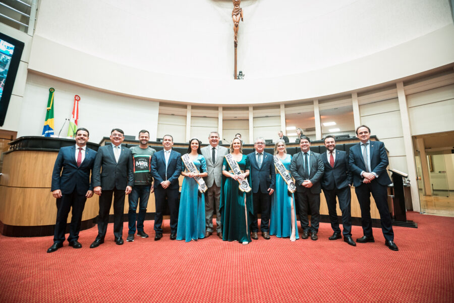 Parlamentares e comitiva de Bombinhas