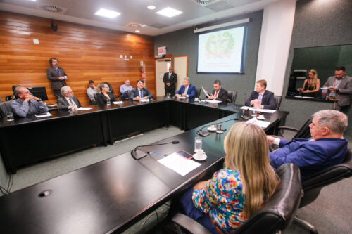 Frente Parlamentar Imobiliária discute aumento nas taxas dos cartórios