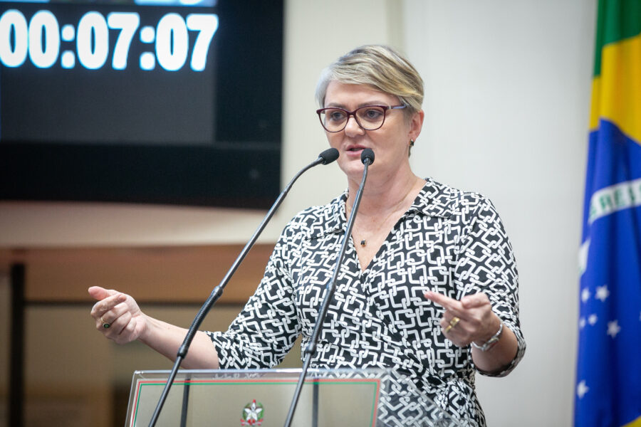 Deputada Luciane Carminatti