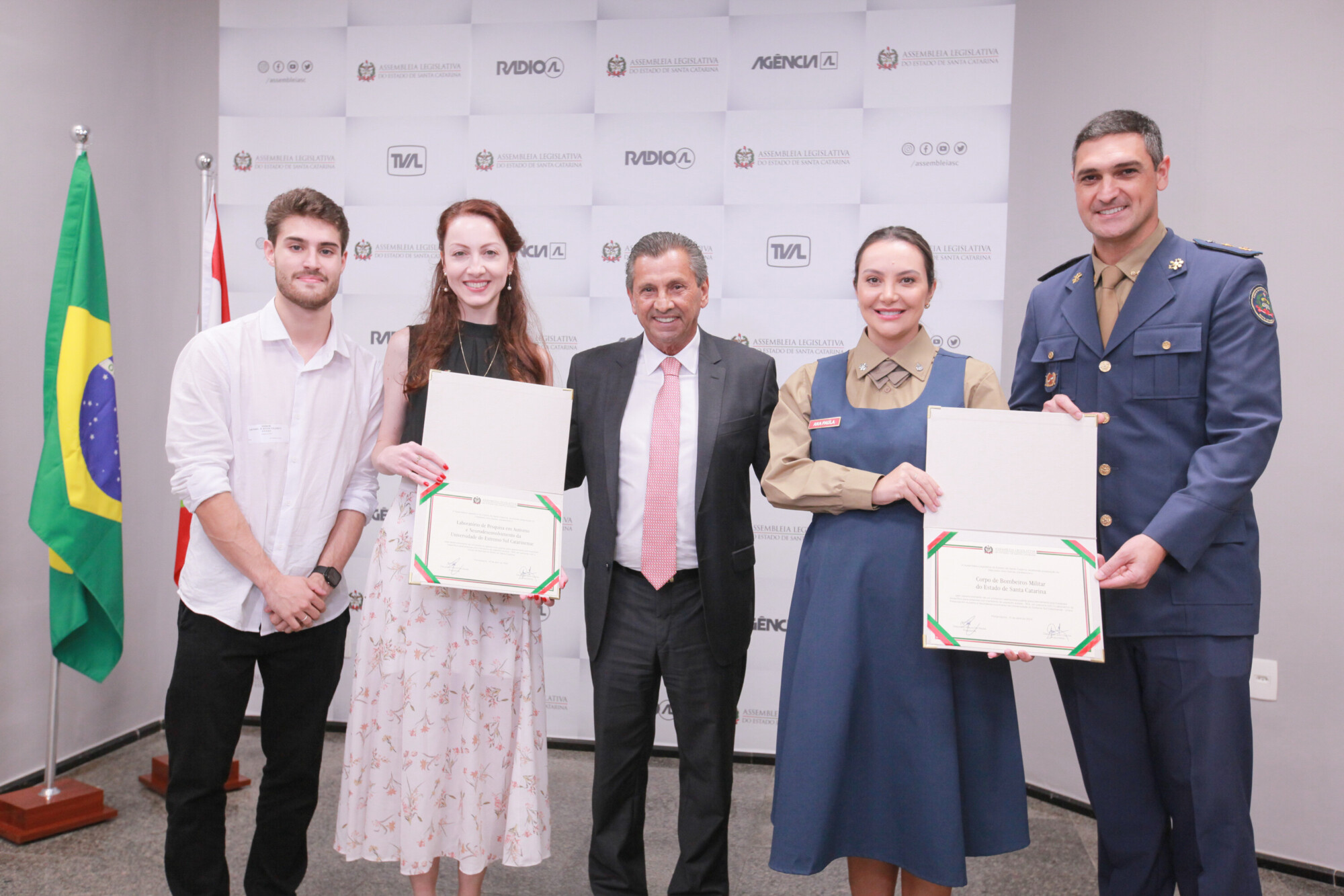 Deputado Julio Garcia entrega homenagens aos Bombeiros e UNESC