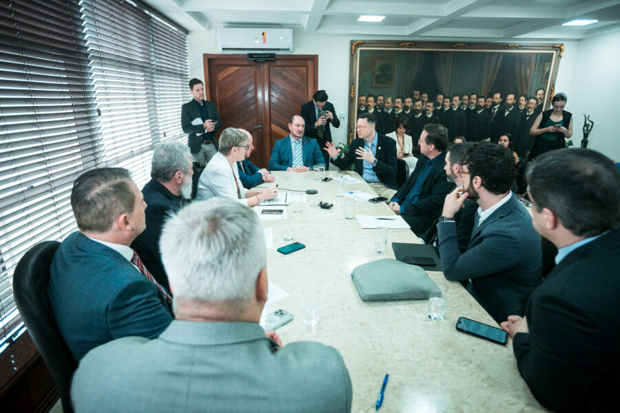 Reunião foi realizada na manhã desta terça (30) na presença das secretarias da Fazenda e da Casa Civil