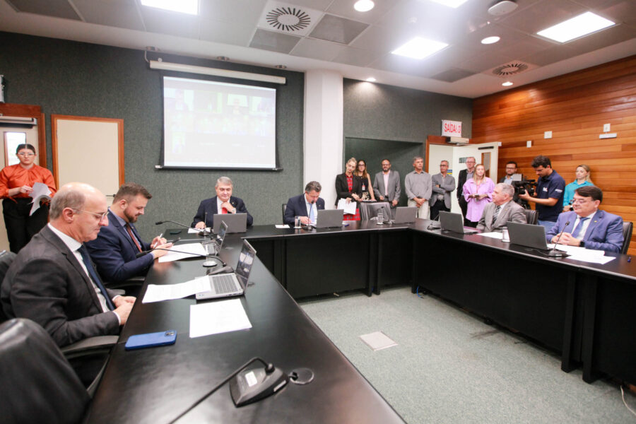 Comissão de Trabalho, Administração e Serviço Público da Alesc se reuniu na manhã desta quarta (17)