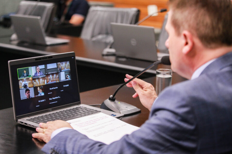 Reunião da Comissão desta quarta-feira (24) contou com a participação de deputados por videoconferência.