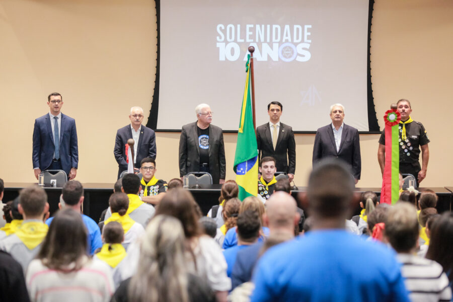 Marcos da Rosa presta homenagem ao pastor Josué Cipriano, da Assembleia de Deus