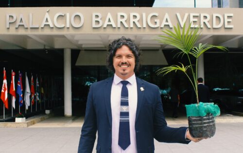 Marquito neutraliza carbono de viagens com carro institucional