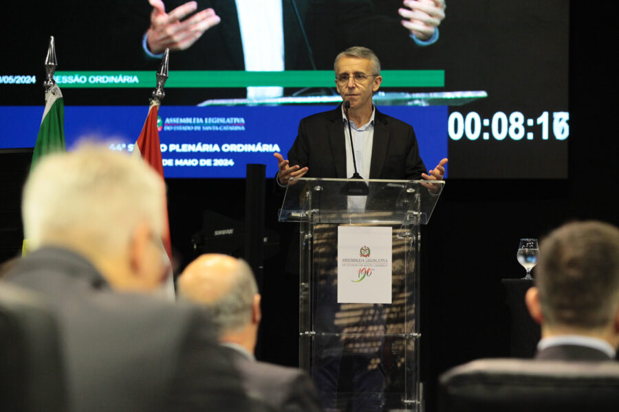 Prefeito de Blumenau, Mário Hildebrandt, ocupou a tribuna na tarde desta quarta-feira (8)