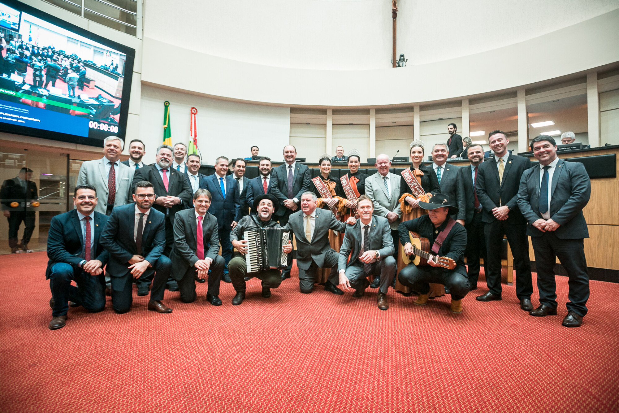 Interrupção de Sessão – Vice-Prefeito de Lages e Realeza convidam para a Festa do Pinhão