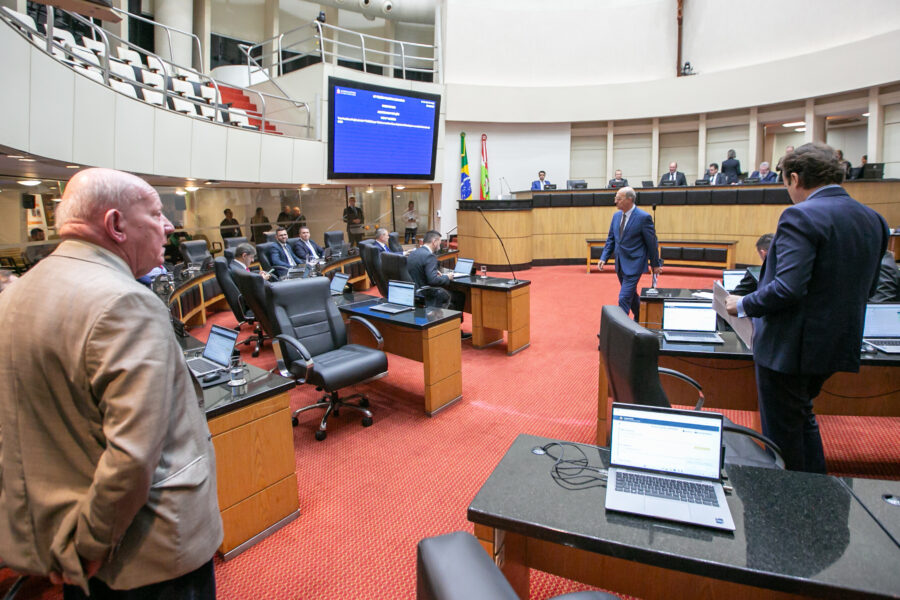 Tragédia no RS mobiliza o auxílio de municípios, estado e de deputados de SC