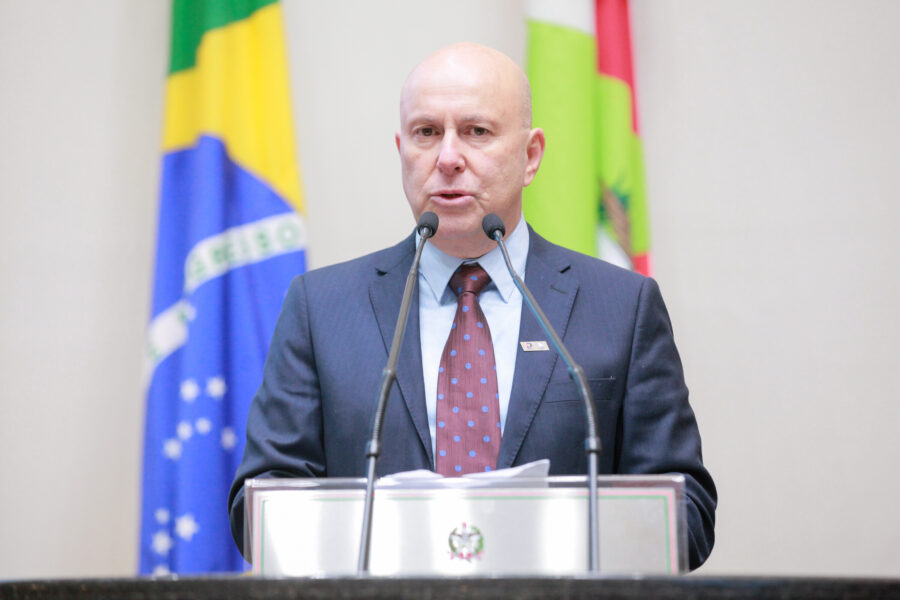 Marcello Petrelli, presidente do Grupo ND, ocupou a tribuna da Alesc, na manhã desta quinta-feira (16)