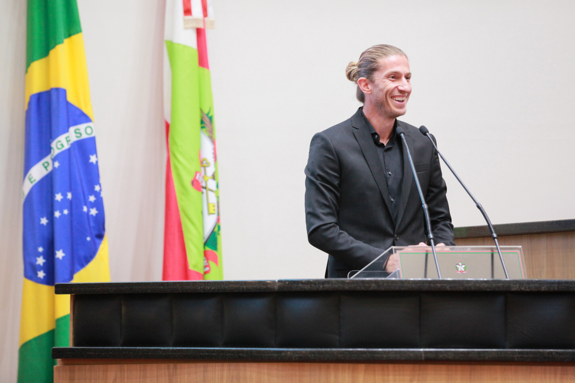 - Filipe Luiz Kasmirski - Ex Jogador de Futebol