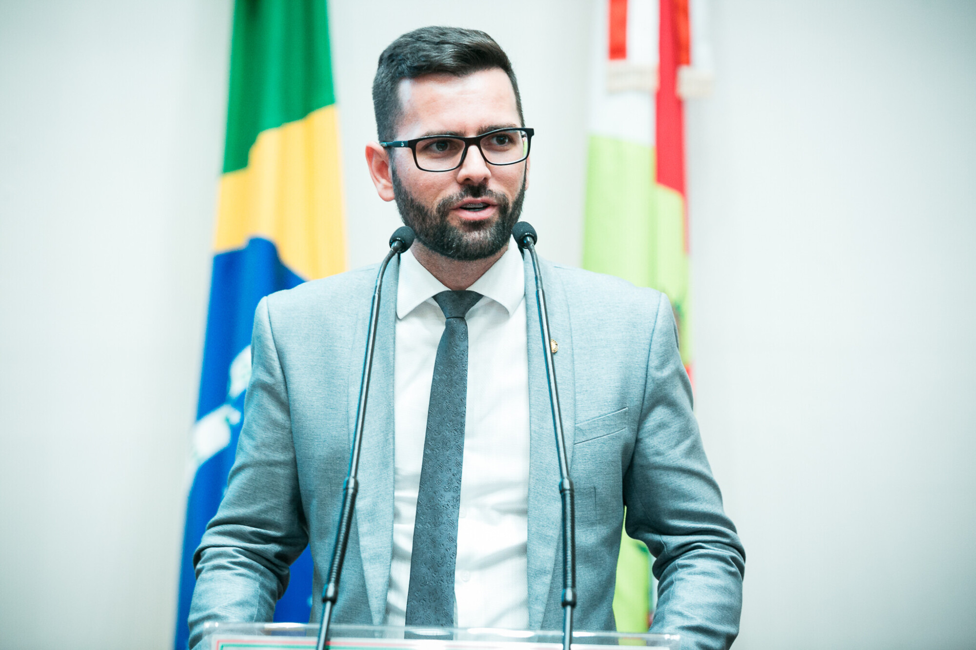 - Deputado André de Oliveira (NOVO)