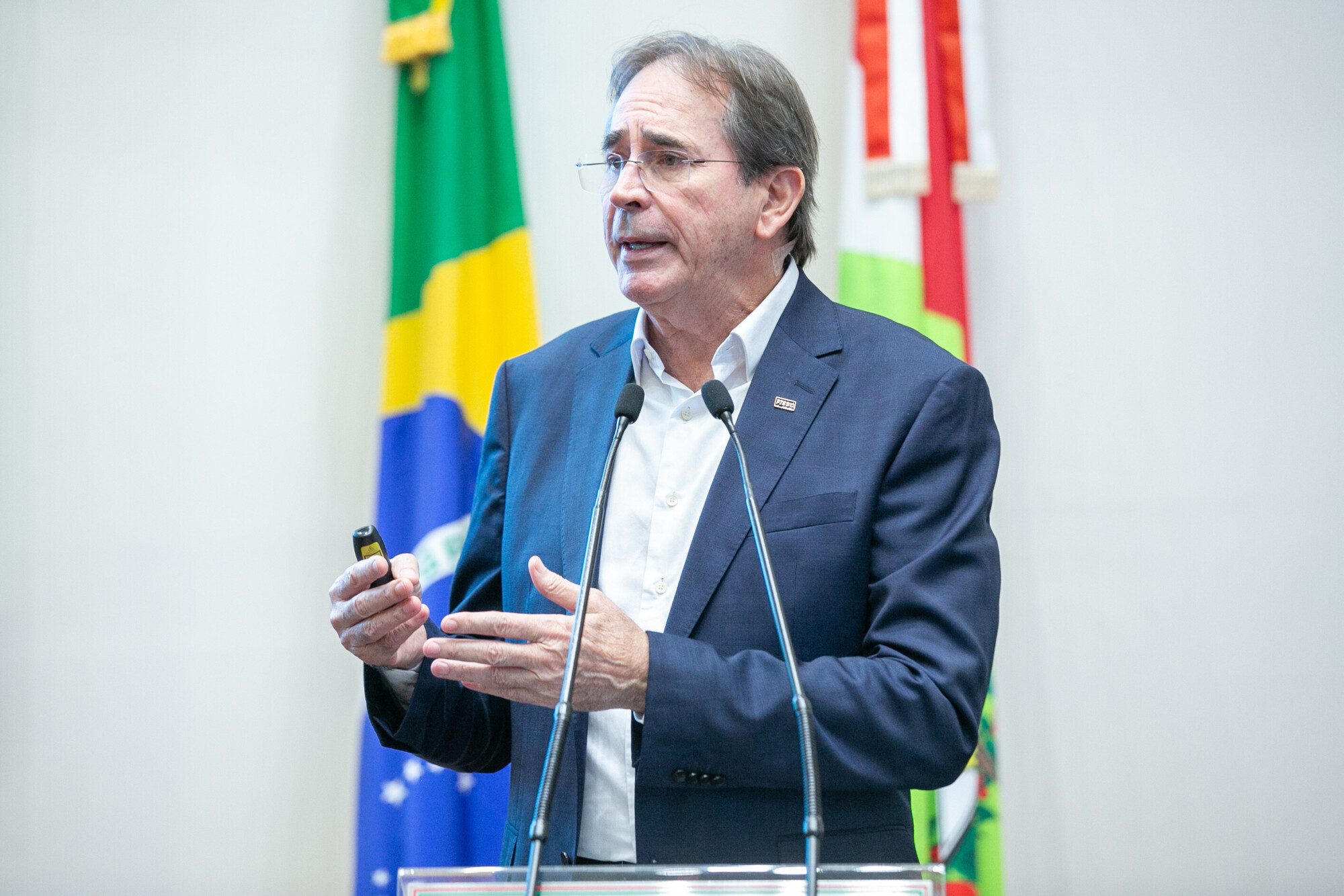 - Mario Cezar de Aguiar - Pres. a Federação das Indústrias de Santa Catarina (FIESC)