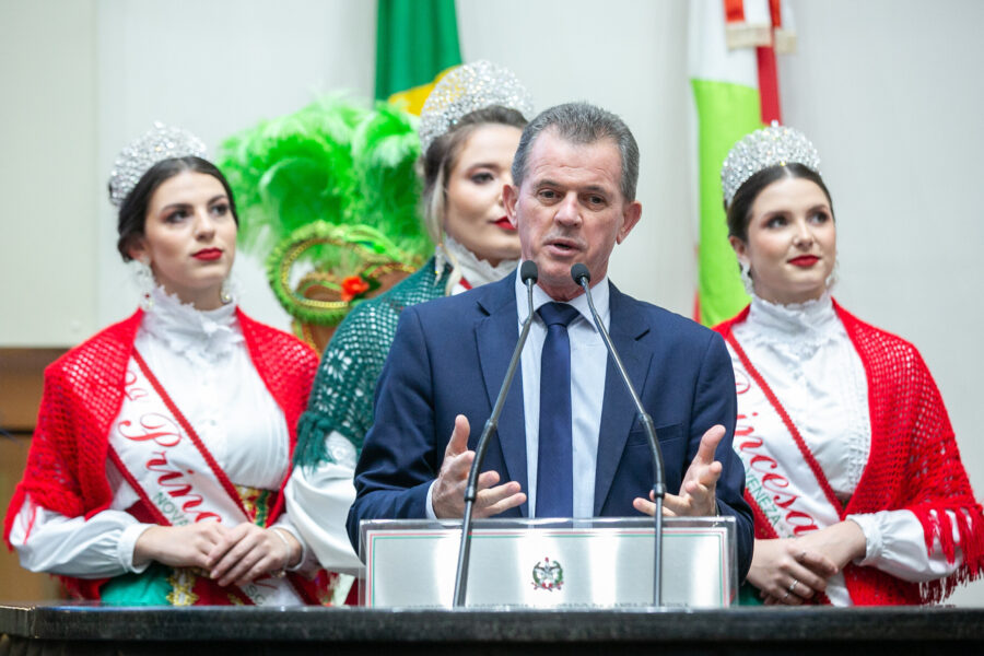 Prefeito Rogério Frigo e realeza da festa